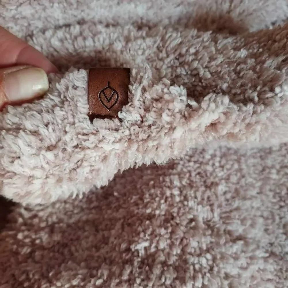 Aspen pink fluffy scarf